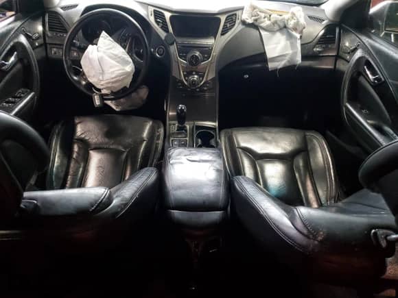 2014 Hyundai Azera с VIN KMHFG4JG0EA355997, выставлен на аукционе Copart как лот 59851335 с пробегом Не указан миль и Списание • Salvage title. История ставок и продаж доступна на DreamBid. Изображение 8.