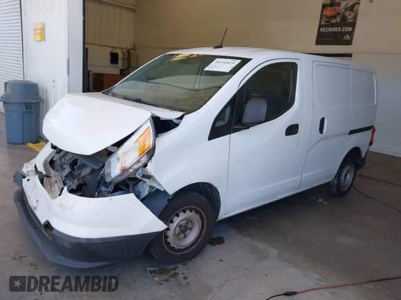 2015 Chevrolet City Express Cargo LT z VIN 3N63M0ZN2FK720561, wystawiony jako IAAI lot #40116829 z przebiegiem 201 898 mil mil oraz . Historia ofert i sprzedaży dostępna na DreamBid. Obrazek 17.