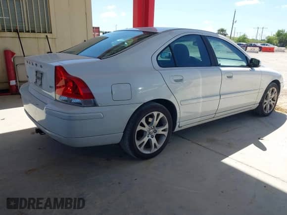 2009 Volvo S60 2.5T с VIN YV1RS592892737820, выставлен на аукционе IAAI как лот 43334035 с пробегом 177 136 миль миль и . История ставок и продаж доступна на DreamBid. Изображение 4.