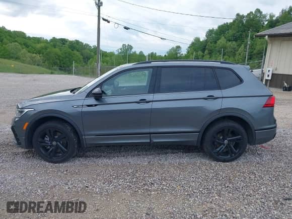 2024 Volkswagen Tiguan SE R-Line Black с VIN 3VV8B7AX1RM181025, выставлен на аукционе IAAI как лот 42131070 с пробегом 5 497 миль миль и . История ставок и продаж доступна на DreamBid. Изображение 14.