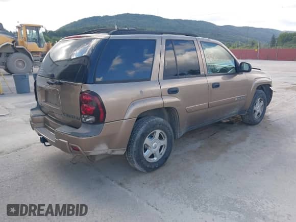 2002 Chevrolet TrailBlazer LT with VIN 1GNDT13S122380234, listed as a IAAI auction lot 43051983 with 74,540 mi miles and . Bid and sale history available at DreamBid. Image 4.