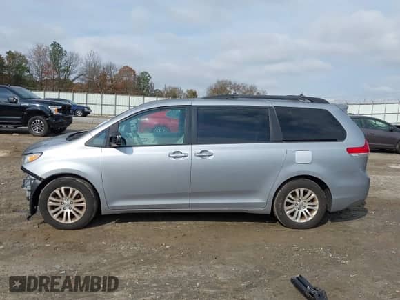 2013 Toyota Sienna XLE AAS with VIN 5TDYK3DC1DS392332, listed as a IAAI auction lot 40968544 with 129,081 mi miles and . Bid and sale history available at DreamBid. Image 15.