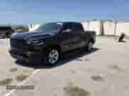 2025 Ram 1500 Big Horn z VIN 1C6RREFG8SN557170, wystawiony jako Copart lot #58267285 z przebiegiem 6 848 mil mil oraz Szkoda całkowita • Salvage title. Historia ofert i sprzedaży dostępna na DreamBid. Obrazek 13.