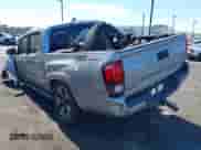 2019 Toyota Tacoma SR5 z VIN 3TMAZ5CN1KM099779, wystawiony jako IAAI lot #42687831 z przebiegiem 99 997 mil mil oraz . Historia ofert i sprzedaży dostępna na DreamBid. Obrazek 3.