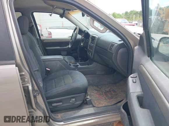 2003 Ford Explorer XLT with VIN 1FMZU63KX3UB62643, listed as a IAAI auction lot 42185398 with 175,926 mi miles and . Bid and sale history available at DreamBid. Image 5.