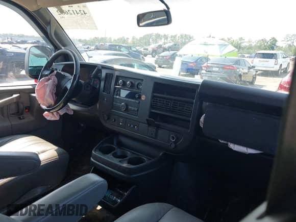 2020 Chevrolet Express Cargo с VIN 1GCWGAFPXL1141219, выставлен на аукционе IAAI как лот 42412682 с пробегом 83 857 миль миль и . История ставок и продаж доступна на DreamBid. Изображение 5.