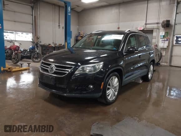 2010 Volkswagen Tiguan SE с VIN WVGBV7AX0AW001089, выставлен на аукционе IAAI как лот 43197345 с пробегом 176 507 миль миль и . История ставок и продаж доступна на DreamBid. Изображение 18.