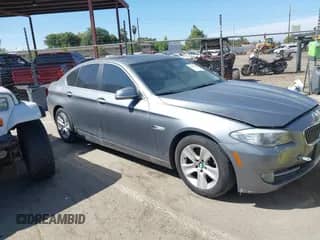 2011 BMW 5 Series 528i с VIN WBAFR1C56BC741989, выставлен на аукционе IAAI как лот 42533229 с пробегом 170 719 миль миль и . История ставок и продаж доступна на DreamBid. Изображение 1.