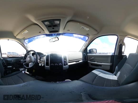 2011 Ram 1500 Big Horn z VIN 1D7RB1GT8BS530284, wystawiony jako IAAI lot #42565302 z przebiegiem 173 372 mil mil oraz . Historia ofert i sprzedaży dostępna na DreamBid. Obrazek 21.