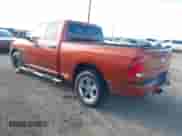 2013 Ram 1500 Express z VIN 1C6RR6FTXDS700420, wystawiony jako IAAI lot #42861555 z przebiegiem 138 643 mil mil oraz . Historia ofert i sprzedaży dostępna na DreamBid. Obrazek 3.