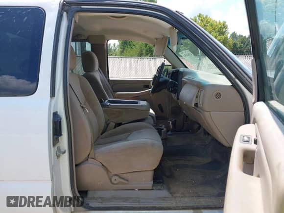 2004 Chevrolet Silverado 2500HD LS with VIN 1GCHK29234E314019, listed as a IAAI auction lot 42984554 with 317,946 mi miles and . Bid and sale history available at DreamBid. Image 5.