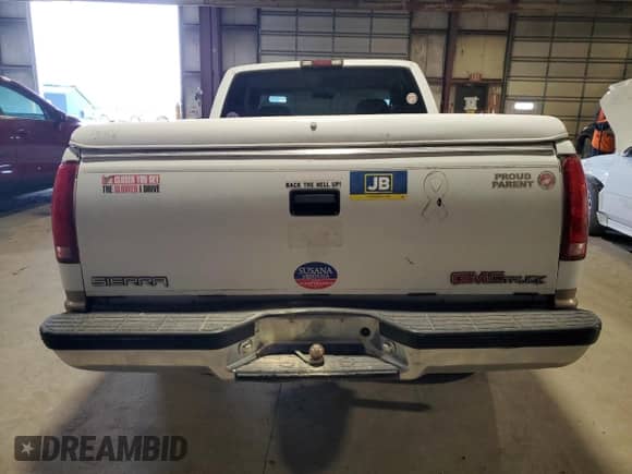 1996 GMC Sierra 1500 z VIN 2GTEC19R3T1500831, wystawiony jako Copart lot #50423235 z przebiegiem 302 075 mil mil oraz Szkoda całkowita • Salvage title. Historia ofert i sprzedaży dostępna na DreamBid. Obrazek 6.