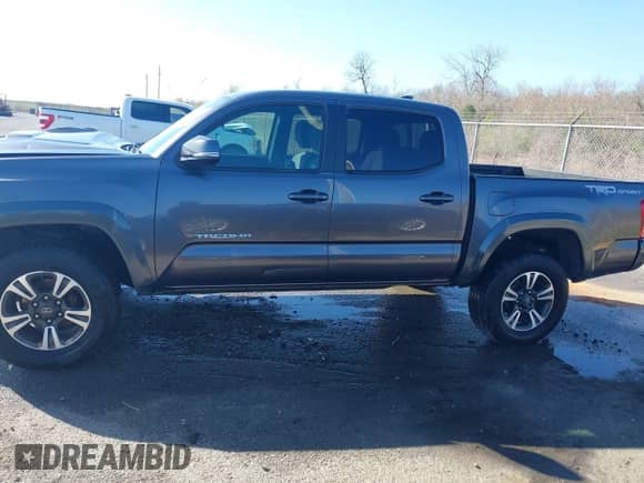 2017 Toyota Tacoma TRD Off Road with VIN 5TFAZ5CN2HX027623, listed as a IAAI auction lot 41731461 with 103,232 mi miles and . Bid and sale history available at DreamBid. Image 14.
