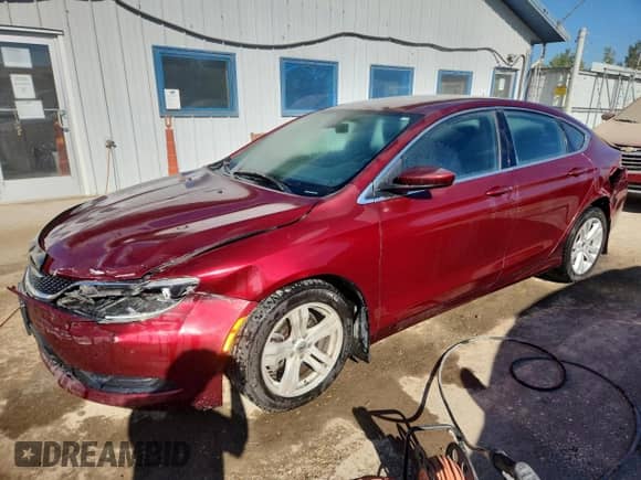 2015 Chrysler 200 LX with VIN 1C3CCCFB7FN622383, listed as a Copart auction lot 69062595 with 82,818 mi miles and Salvage title. Bid and sale history available at DreamBid. Image 1.