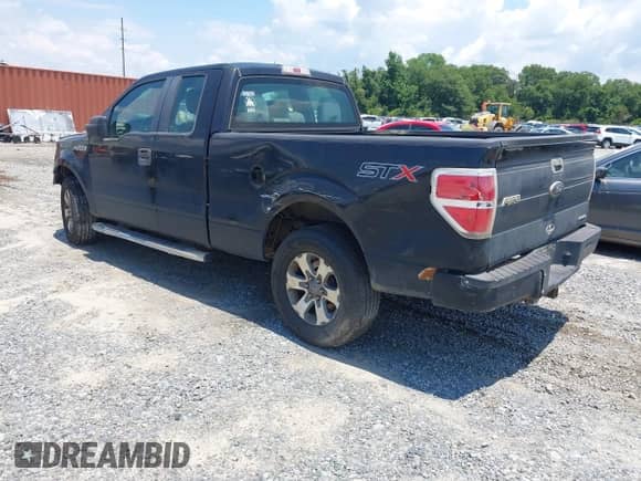 2014 Ford F-150 XL z VIN 1FTEX1CMXEFB38168, wystawiony jako IAAI lot #42660051 z przebiegiem 330 522 mil mil oraz . Historia ofert i sprzedaży dostępna na DreamBid. Obrazek 3.