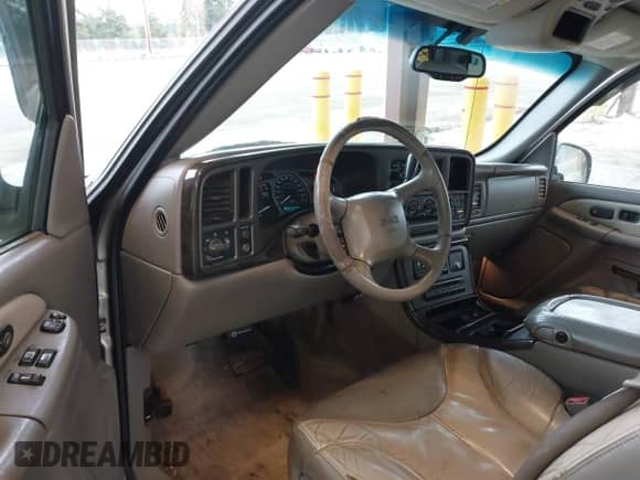 2002 GMC Sierra 1500 Denali z VIN 2GTFK69U421321155, wystawiony jako IAAI lot #41636514 z przebiegiem 171 955 mil mil oraz . Historia ofert i sprzedaży dostępna na DreamBid. Obrazek 5.