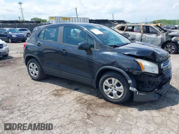 2015 Chevrolet Trax LS z VIN KL7CJKSB6FB247070, wystawiony jako IAAI lot #42735383 z przebiegiem 141 791 mil mil oraz . Historia ofert i sprzedaży dostępna na DreamBid. Obrazek 1.