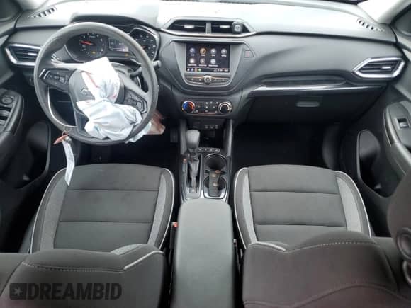 2022 Chevrolet TrailBlazer LT z VIN KL79MPSLXNB019093, wystawiony jako Copart lot #64692815 z przebiegiem 38 684 mil mil oraz Szkoda całkowita • Salvage title. Historia ofert i sprzedaży dostępna na DreamBid. Obrazek 8.