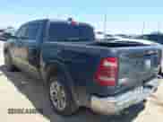 2021 Ram 1500 Longhorn z VIN 1C6SRFKT6MN616438, wystawiony jako IAAI lot #42913517 z przebiegiem 143 490 mil mil oraz . Historia ofert i sprzedaży dostępna na DreamBid. Obrazek 3.