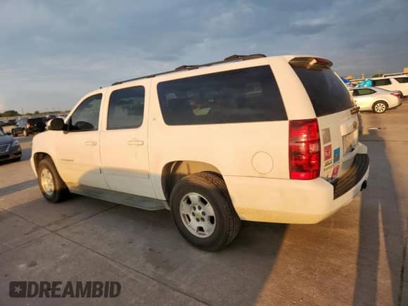 2010 Chevrolet Suburban LT z VIN 1GNUCJE0XAR281350, wystawiony jako Copart lot #68545495 z przebiegiem 240 834 mil mil oraz Czysty tytuł • Clean title. Historia ofert i sprzedaży dostępna na DreamBid. Obrazek 2.