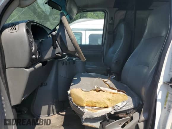 2006 Ford Econoline Cargo z VIN 1FTNE24L56HA39233, wystawiony jako Copart lot #58925185 z przebiegiem 207 953 mil mil oraz Szkoda całkowita • Salvage title. Historia ofert i sprzedaży dostępna na DreamBid. Obrazek 7.