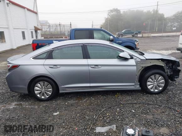 2016 Hyundai Sonata SE with VIN KMHE24L12GA023498, listed as a IAAI auction lot 43245124 with 81,788 mi miles and . Bid and sale history available at DreamBid. Image 13.