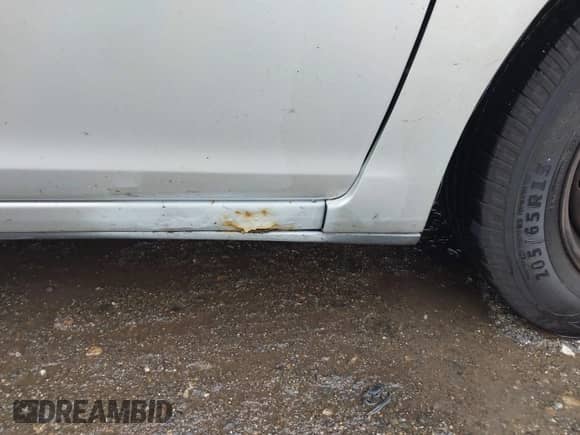 2002 Toyota Camry LE z VIN 4T1BE30K92U612119, wystawiony jako IAAI lot #43035813 z przebiegiem 228 576 mil mil oraz . Historia ofert i sprzedaży dostępna na DreamBid. Obrazek 6.