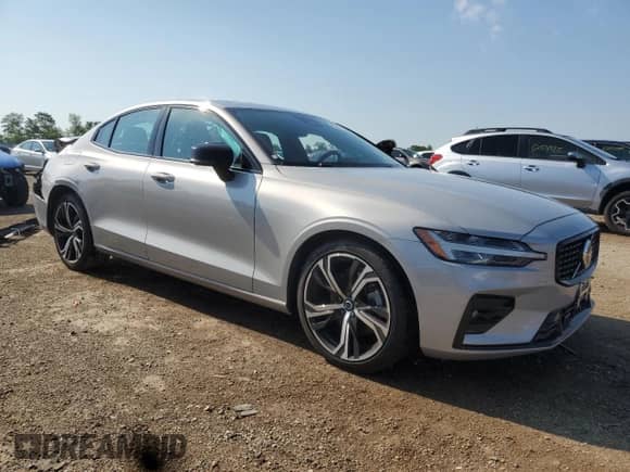 2024 Volvo S60 Core Dark Theme z VIN 7JRL12TK6RG316320, wystawiony jako Copart lot #62111225 z przebiegiem 19 166 mil mil oraz Szkoda całkowita • Salvage title. Historia ofert i sprzedaży dostępna na DreamBid. Obrazek 4.