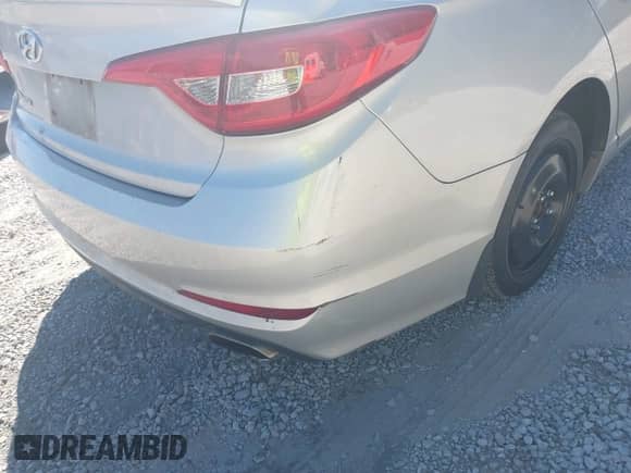 2015 Hyundai Sonata SE z VIN 5NPE24AF3FH224501, wystawiony jako IAAI lot #43385377 z przebiegiem 226 470 mil mil oraz . Historia ofert i sprzedaży dostępna na DreamBid. Obrazek 15.