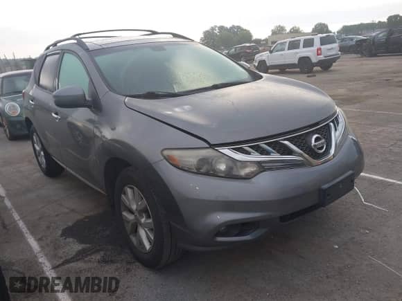 2013 Nissan Murano LE z VIN JN8AZ1MU6DW211191, wystawiony jako IAAI lot #42385422 z przebiegiem 207 553 mil mil oraz . Historia ofert i sprzedaży dostępna na DreamBid. Obrazek 1.