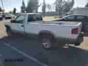 2001 Chevrolet S-10 LS z VIN 1GCCS14W318159304, wystawiony jako Copart lot #73798854 z przebiegiem 304 158 mil mil oraz Szkoda całkowita • Salvage title. Historia ofert i sprzedaży dostępna na DreamBid. Obrazek 2.