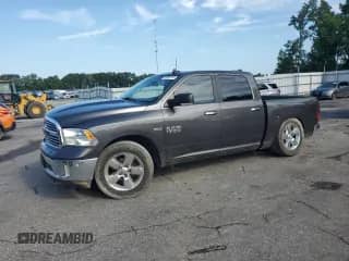 2017 Ram 1500 Big Horn z VIN 3C6RR6LT0HG592584, wystawiony jako Copart lot #66808745 z przebiegiem 133 718 mil mil oraz Szkoda całkowita • Salvage title. Historia ofert i sprzedaży dostępna na DreamBid. Obrazek 1.