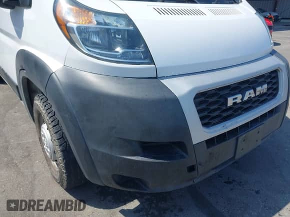 2020 Ram ProMaster Cargo z VIN 3C6TRVBG2LE100324, wystawiony jako IAAI lot #42411011 z przebiegiem 142 658 mil mil oraz . Historia ofert i sprzedaży dostępna na DreamBid. Obrazek 6.