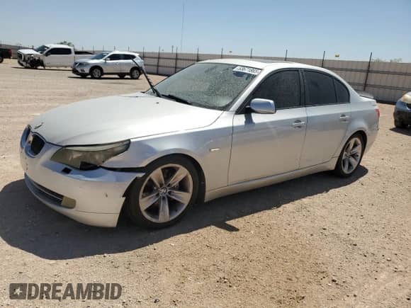 2010 BMW 5 Series 528i z VIN WBANU5C56AC124544, wystawiony jako Copart lot #53671865 z przebiegiem 233 979 mil mil oraz Szkoda całkowita • Salvage title. Historia ofert i sprzedaży dostępna na DreamBid. Obrazek 1.