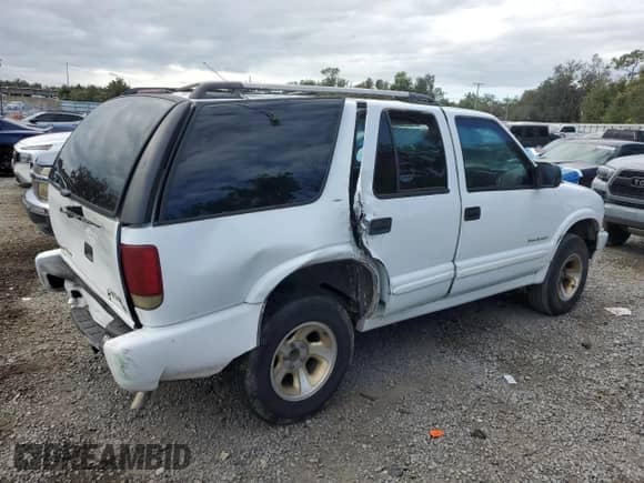 2001 Chevrolet Blazer LT with VIN 1GNCS13W312132549, listed as a Copart auction lot 90613665 with 207,148 mi miles and Salvage title. Bid and sale history available at DreamBid. Image 3.