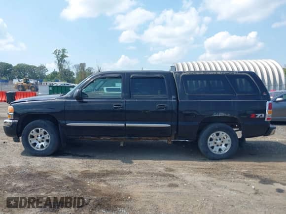 2005 GMC Sierra 1500 SLE with VIN 2GTEK13T751359501, listed as a IAAI auction lot 43018730 with 180,331 mi miles and . Bid and sale history available at DreamBid. Image 14.