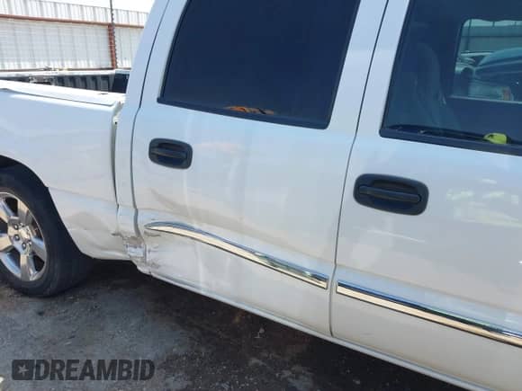 2006 GMC Sierra 1500 SLE2 with VIN 2GTEC13Z561301714, listed as a IAAI auction lot 42332167 with 163,043 mi miles and . Bid and sale history available at DreamBid. Image 6.