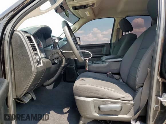 2019 Ram 1500 Tradesman z VIN 1C6RR7FT0KS553818, wystawiony jako Copart lot #67852695 z przebiegiem 108 554 mil mil oraz Szkoda całkowita • Salvage title. Historia ofert i sprzedaży dostępna na DreamBid. Obrazek 7.