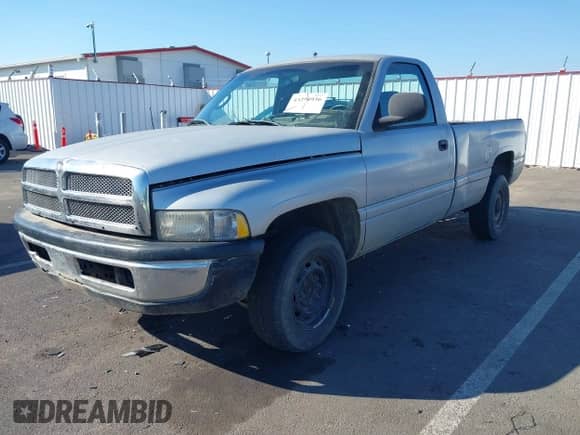 2001 Dodge 2500 z VIN 3B7KC26Z21M558979, wystawiony jako IAAI lot #43294936 z przebiegiem 191 626 mil mil oraz . Historia ofert i sprzedaży dostępna na DreamBid. Obrazek 2.
