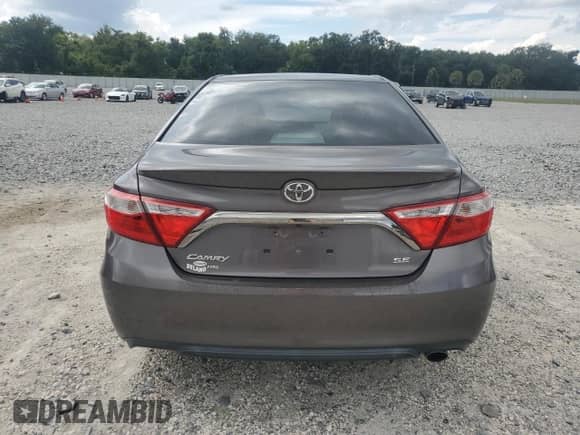 2015 Toyota Camry SE z VIN 4T1BF1FK3FU473992, wystawiony jako Copart lot #81214235 z przebiegiem 161 099 mil mil oraz Szkoda całkowita • Salvage title. Historia ofert i sprzedaży dostępna na DreamBid. Obrazek 6.