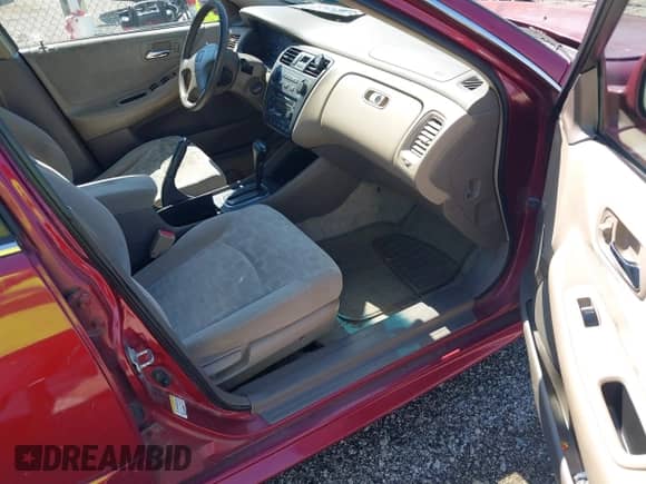 2001 Honda Accord EX с VIN 1HGCG668X1A014509, выставлен на аукционе IAAI как лот 43162537 с пробегом 226 756 миль миль и . История ставок и продаж доступна на DreamBid. Изображение 5.