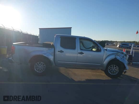 2015 Nissan Frontier SV z VIN 1N6AD0ER3FN707974, wystawiony jako IAAI lot #41213578 z przebiegiem 121 326 mil mil oraz . Historia ofert i sprzedaży dostępna na DreamBid. Obrazek 13.
