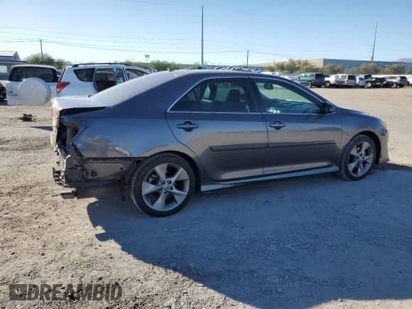 2014 Toyota Camry XLE with VIN 4T1BK1FK3EU541086, listed as a Copart auction lot 84990375 with 135,459 mi miles and Salvage title. Bid and sale history available at DreamBid. Image 3.