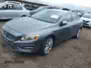 2017 Volvo S60 Inscription с VIN LYV402HK5HB154043, выставлен на аукционе IAAI как лот 41763769 с пробегом 136 736 миль миль и . История ставок и продаж доступна на DreamBid. Изображение 2.