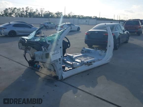 2022 Chevrolet Silverado 1500 LT with VIN 3GCUYDED3NG146456, listed as a IAAI auction lot 40963925 with Not provided miles and . Bid and sale history available at DreamBid. Image 2.