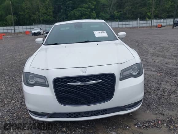 2017 Chrysler 300 S with VIN 2C3CCABGXHH617888, listed as a IAAI auction lot 42289640 with 98,080 mi miles and . Bid and sale history available at DreamBid. Image 12.