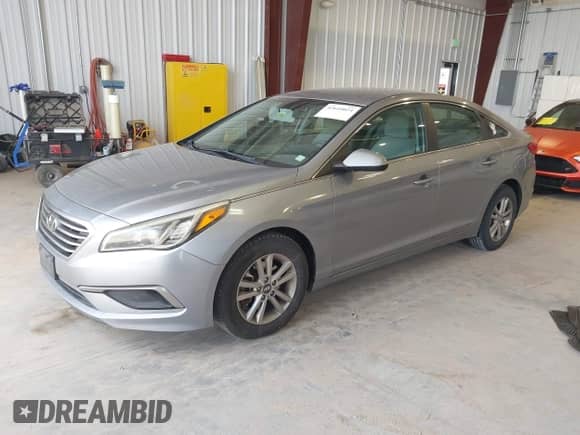 2016 Hyundai Sonata SE с VIN 5NPE24AF0GH393750, выставлен на аукционе IAAI как лот 42644024 с пробегом 126 816 миль миль и . История ставок и продаж доступна на DreamBid. Изображение 2.