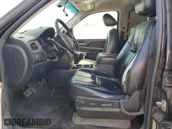 2010 Chevrolet Suburban LT with VIN 1GNUCJE03AR250327, listed as a Copart auction lot 73121334 with 147,909 mi miles and Salvage title. Bid and sale history available at DreamBid. Image 7.