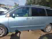 2008 Toyota Sienna XLE z VIN 5TDZK22CX8S205905, wystawiony jako IAAI lot #43381003 z przebiegiem 120 666 mil mil oraz . Historia ofert i sprzedaży dostępna na DreamBid. Obrazek 15.