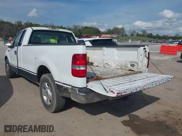 2006 Ford F-150 XL z VIN 1FTRF12W16NA86993, wystawiony jako IAAI lot #41947315 z przebiegiem Nie podano mil oraz . Historia ofert i sprzedaży dostępna na DreamBid. Obrazek 3.